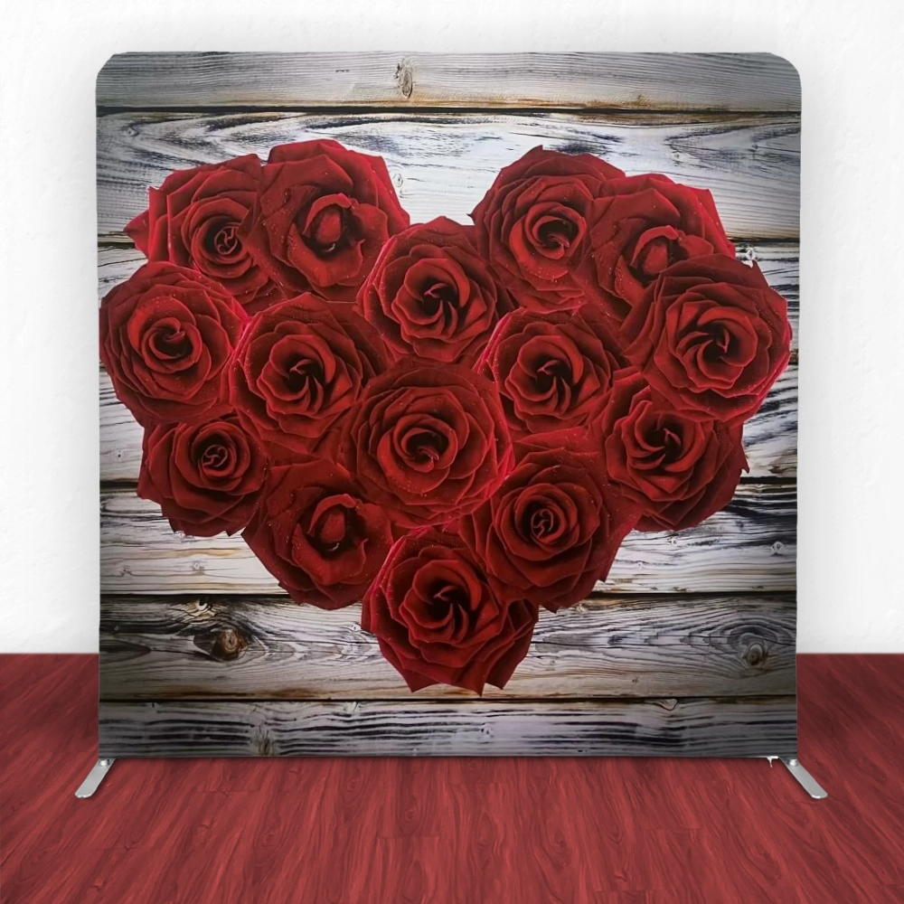 Fondo de tensión con forma de corazón de rosa roja rústica