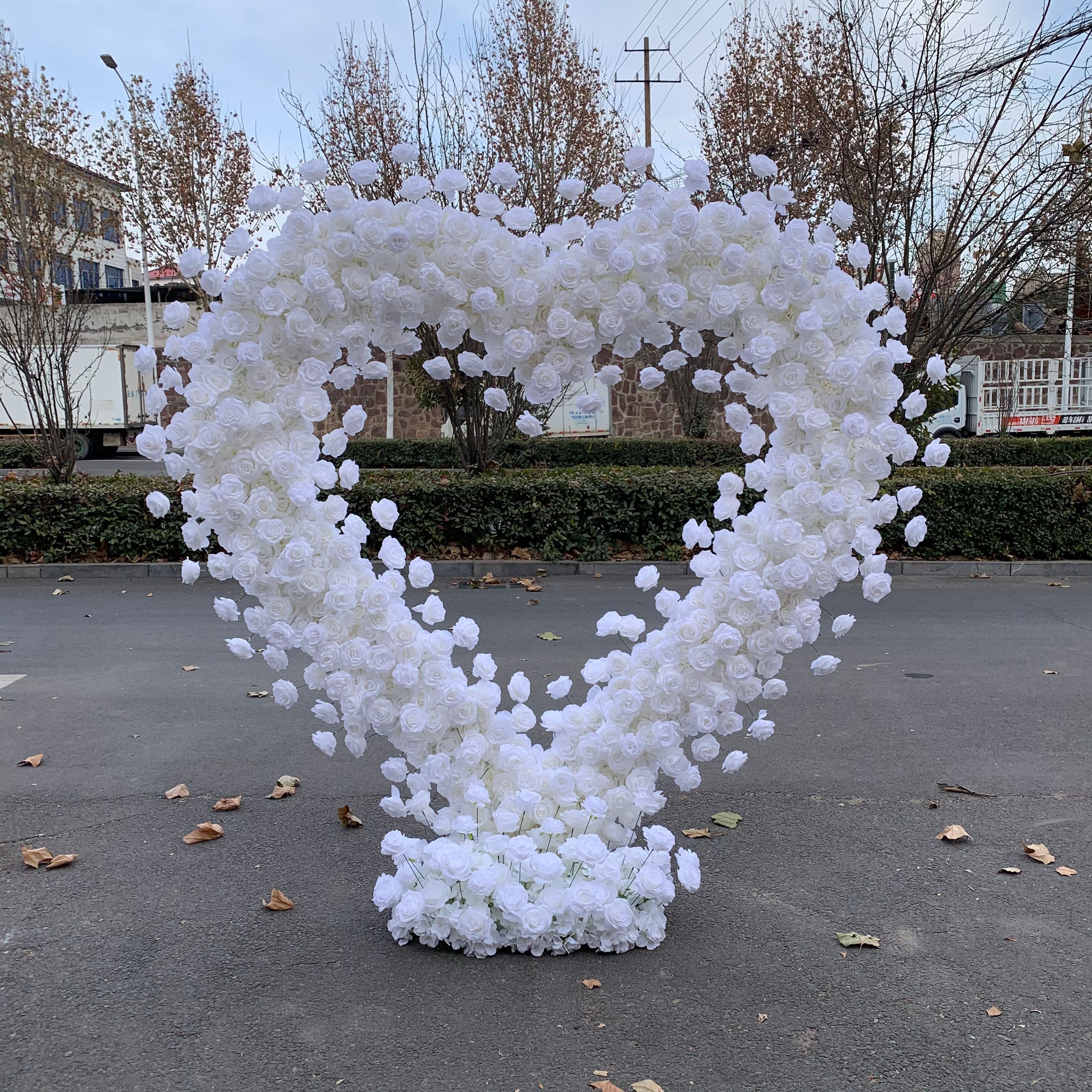 Romantic White Rose Heart-Shaped Flower Wall